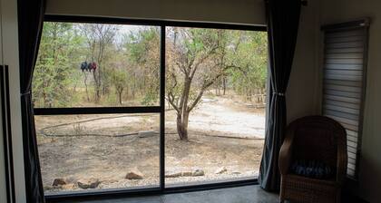 Charming 3-bedroom cottage in welcoming Bulawayo with AC, WiFi