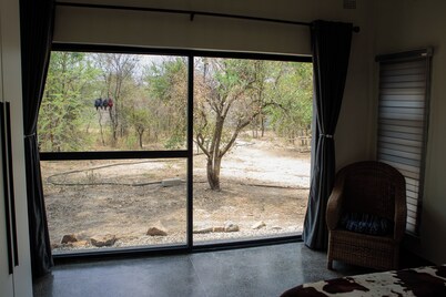 Charming 3-bedroom cottage in welcoming Bulawayo with AC, WiFi