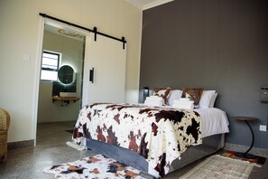 3 habitaciones, tabla de planchar con plancha, wifi y ropa de cama 