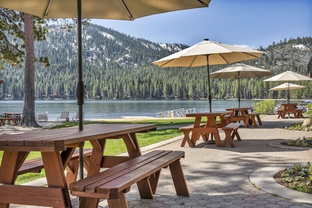 Studio | Outdoor dining