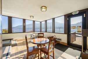 Townhome, 2 Bedrooms | Dining