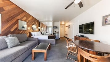 Condo, 1 Bedroom | Living area