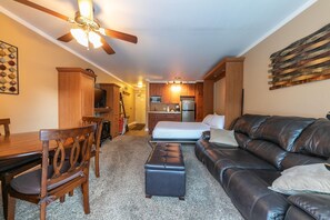 Studio - Cozy Deluxe Studio #131 At Donner Lake Village Condo (Truckee)