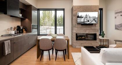 230 Lakelodge 1 Bedroom Condo