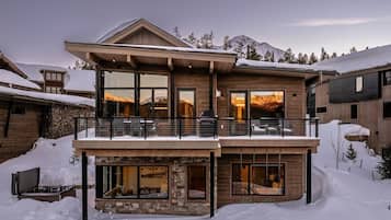 House, 6 Bedrooms | Exterior