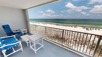 Condo, 2 Bedrooms | Property grounds