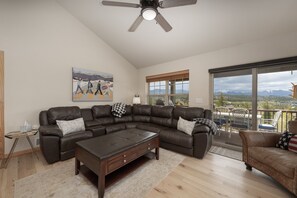 House, 3 Bedrooms | Living area | Smart TV
