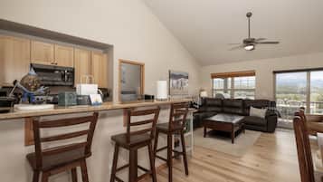 House, 3 Bedrooms | Living area | Smart TV