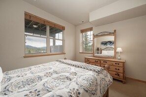 House, 3 Bedrooms | 3 bedrooms, laptop workspace, iron/ironing board, free WiFi - 130 Discovery Court At Rendezvous 3 Bedroom Home (Fraser)