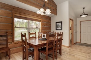 House, 3 Bedrooms | Dining