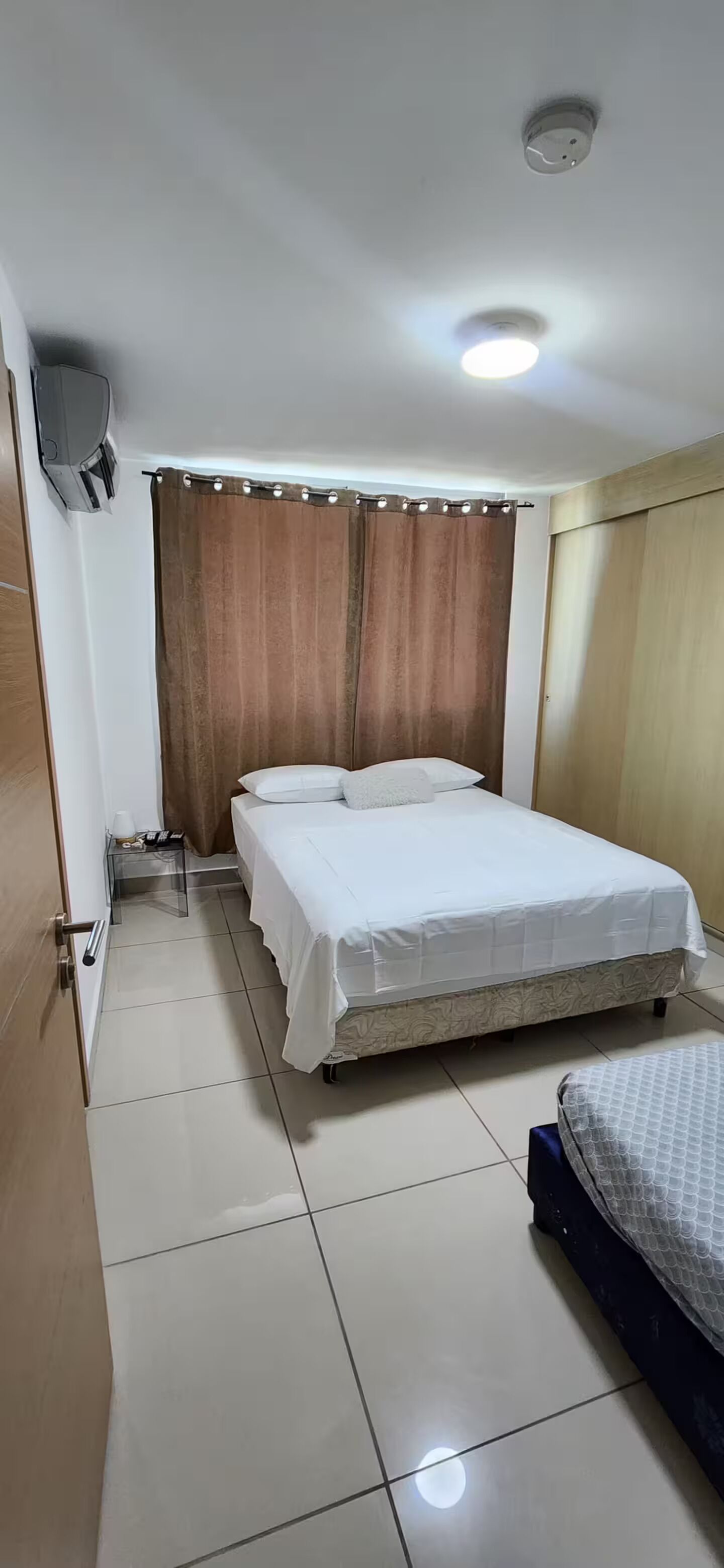 2 bedrooms, iron/ironing board, WiFi