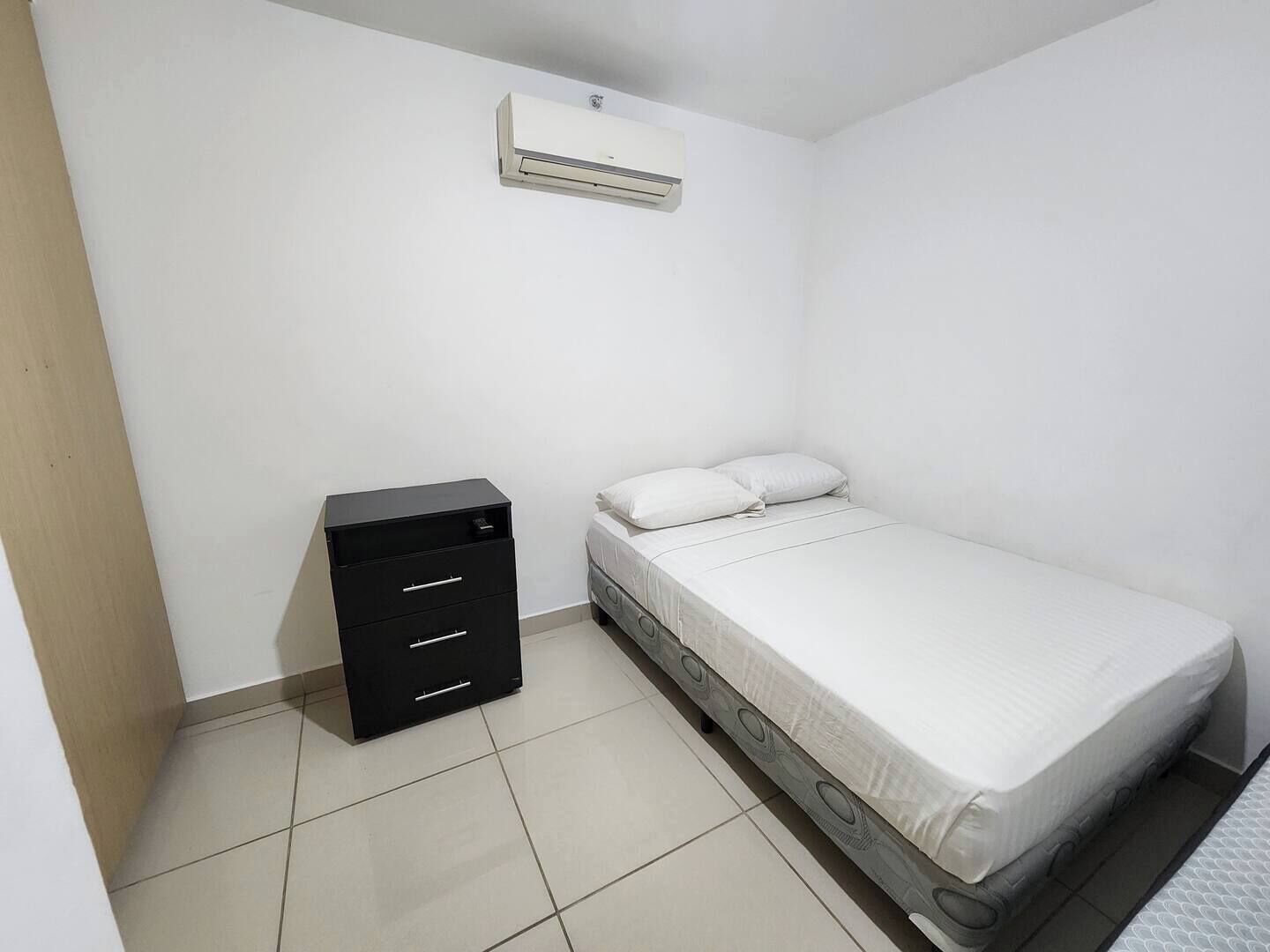 Iron/ironing board, WiFi