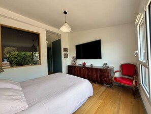 5 habitaciones, tabla de planchar con plancha, wifi y ropa de cama 