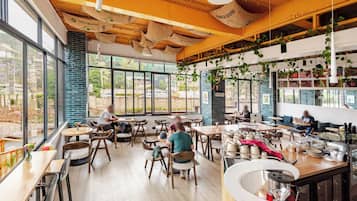 Apartment, 1 Bedroom, Accessible, Smoking | Dining