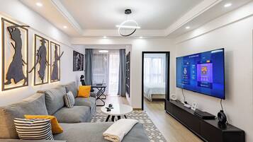 Apartment, 1 Bedroom, Accessible, Smoking | Living room
