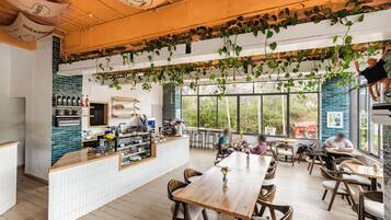 Apartment, 1 Bedroom, Accessible, Smoking | Dining