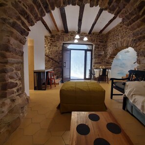 7 bedrooms, iron/ironing board, WiFi, bed sheets - EL COLMENARS THEMED COUNTRY HOUSE FOR SPECIAL EVENTS AND MEETINGS (Chóvar)