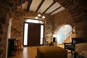 7 habitaciones, tabla de planchar con plancha, wifi y ropa de cama