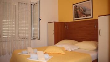 1 slaapkamer, een strijkplank/strijkijzer, wifi, beddengoed