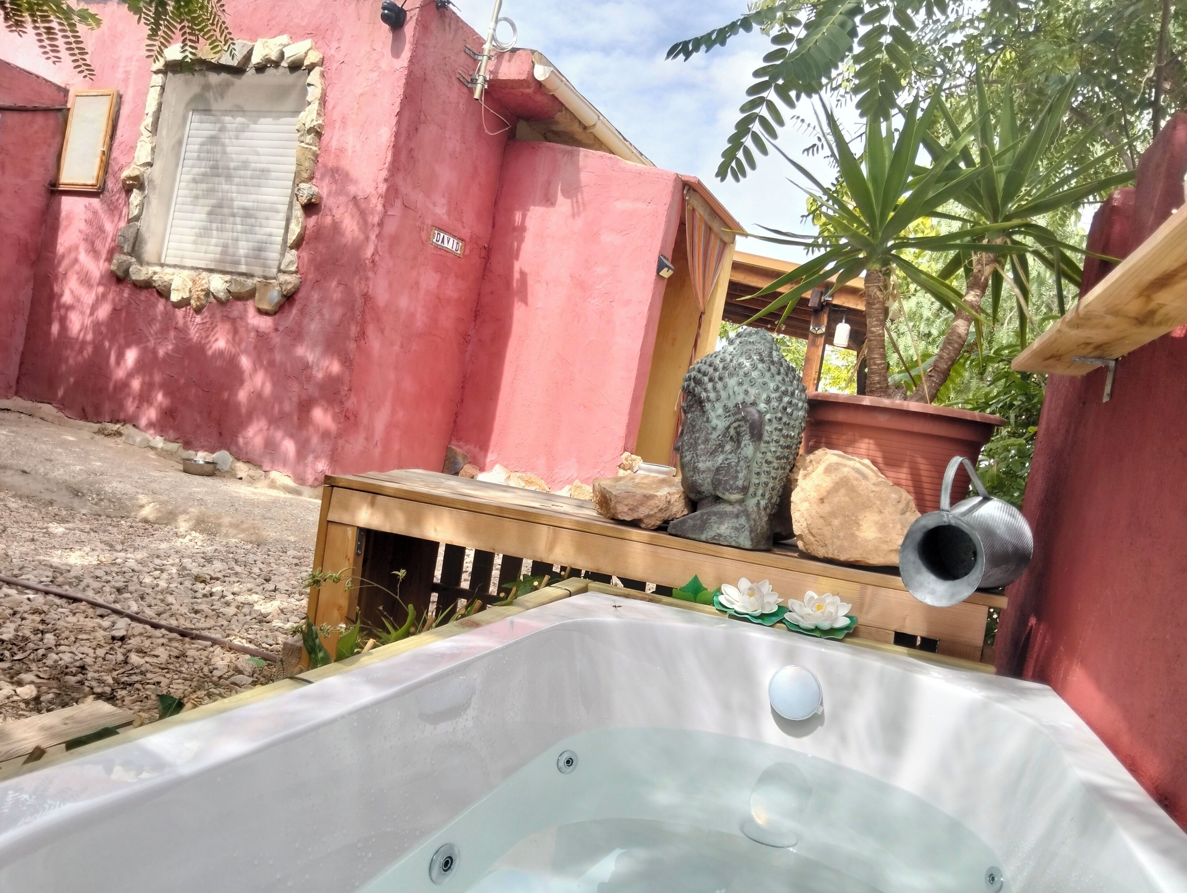 Bañera de hidromasaje al aire libre