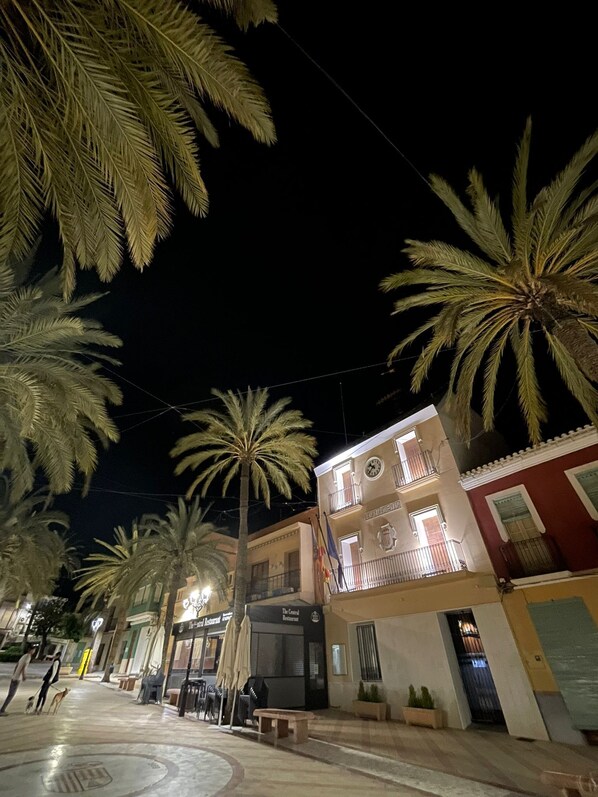 المنشأة من الخارج