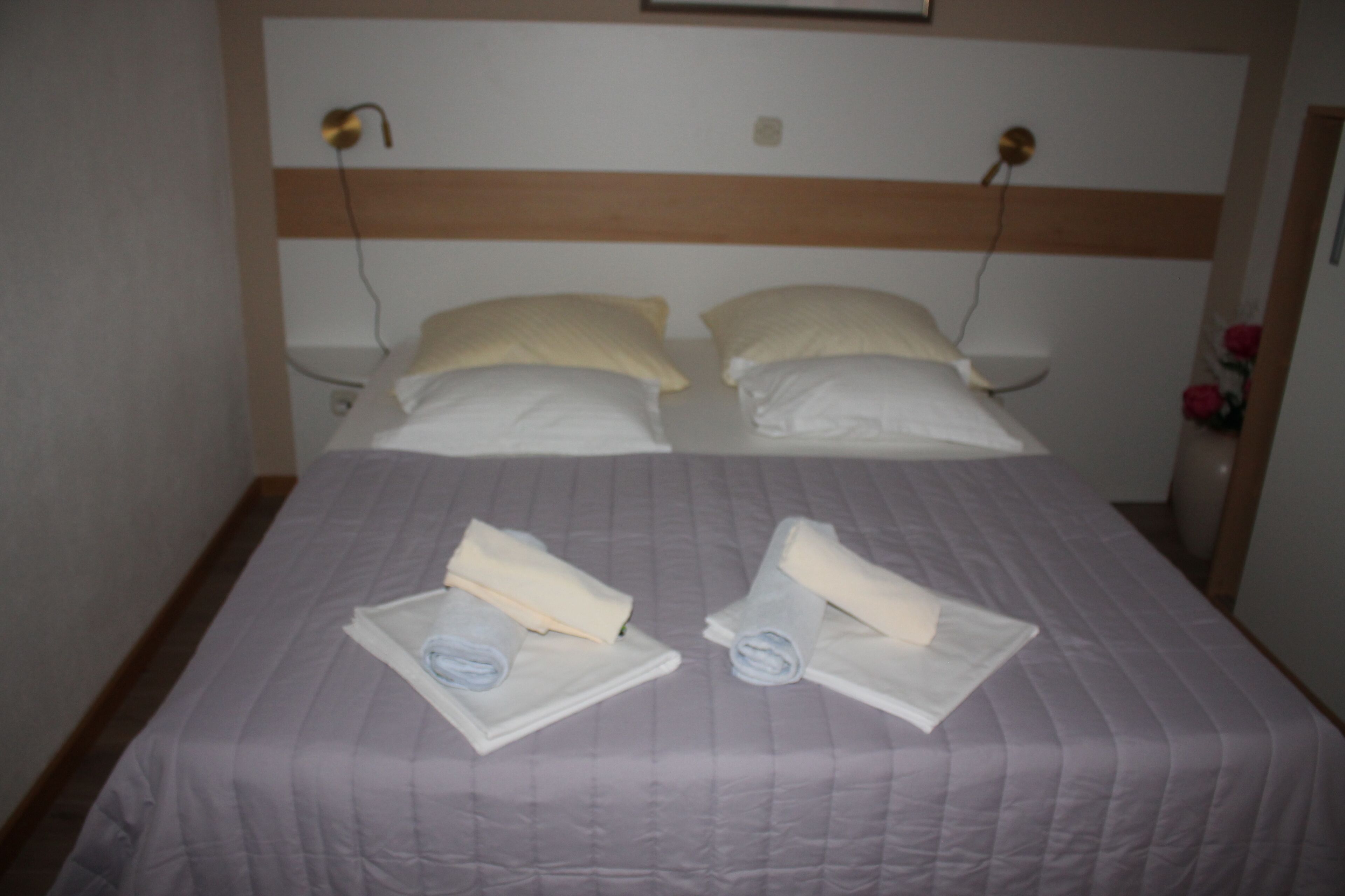 2 chambres, fer et planche à repasser, Wi-Fi, draps fournis