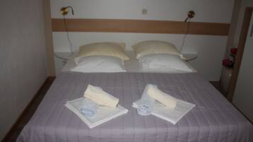 2 chambres, fer et planche Ă repasser, Wi-Fi, draps fournis