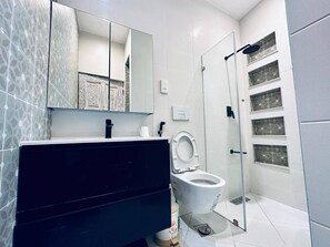 Apartment, 1 Bedroom, Accessible, Balcony | Bathroom