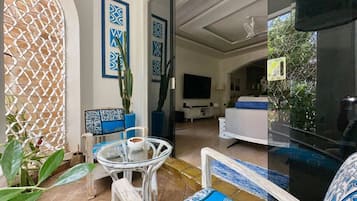 Apartment, 1 Bedroom, Accessible, Balcony | Living room