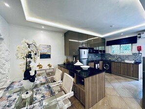 Appartement, 1 chambre, accessible aux personnes à mobilité réduite, balcon | Salle à manger