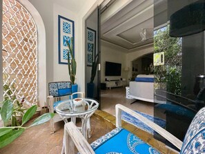 Apartment, 1 Bedroom, Accessible, Balcony | Living room