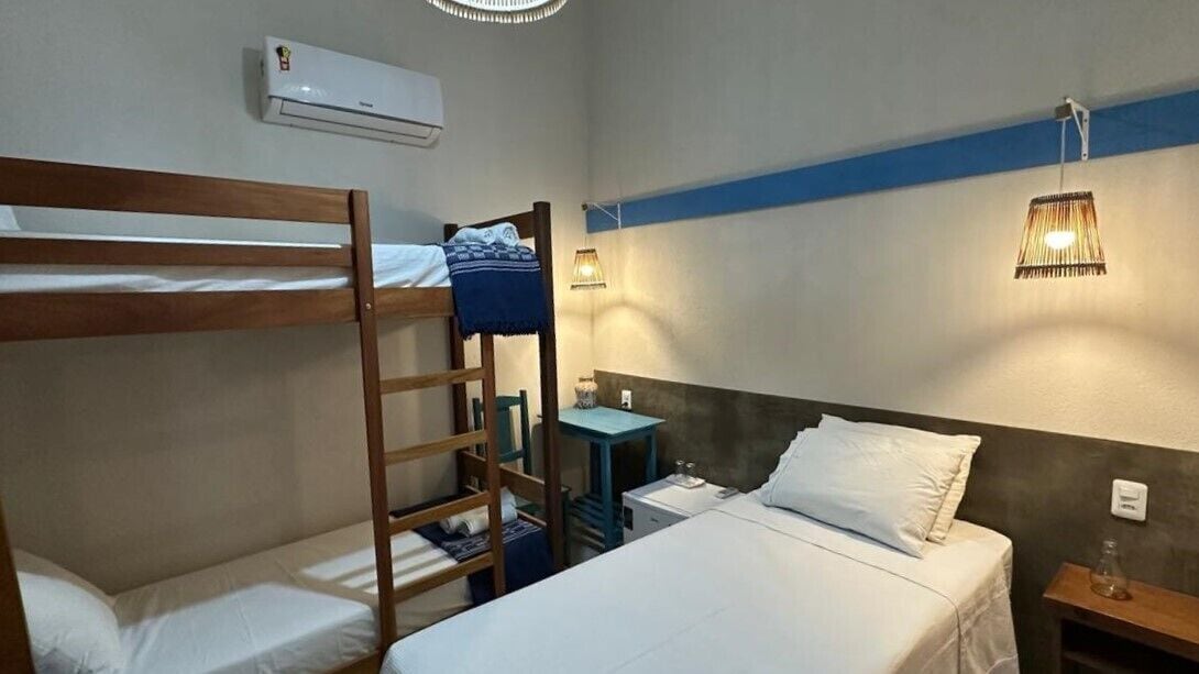 Quarto triplo clássico, para não fumantes | Wi-Fi de cortesia, roupa de cama