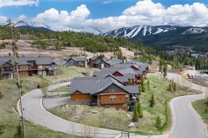 Exterior - Escape in Style: Welcome to our Rendezvous Retreat (Fraser)