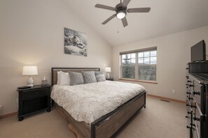 3 bedrooms, iron/ironing board, free WiFi, bed sheets