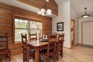 Dining - Escape in Style: Welcome to our Rendezvous Retreat (Fraser)