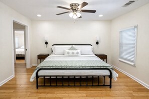 3 chambres, fer et planche à repasser, Wi-Fi, draps fournis