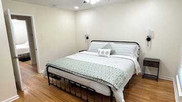 3 bedrooms, iron/ironing board, WiFi, bed sheets