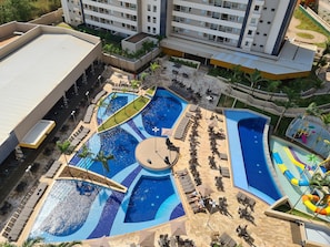 4 piscines extérieures