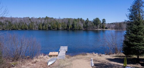 Waterfront Private Hideaway in Bancroft (ClamOnInn)