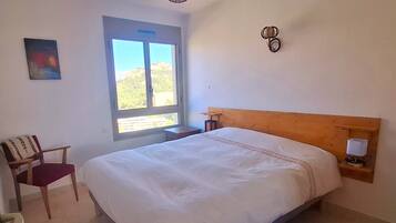 2 bedrooms, WiFi, bed sheets