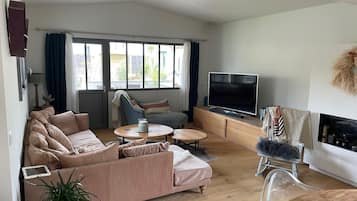 Télévision, cheminée