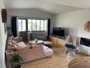 Télévision, cheminée