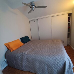 2 bedrooms, iron/ironing board, WiFi, bed sheets