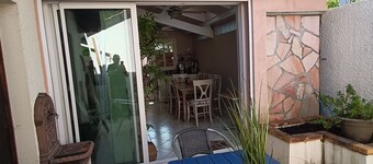 House close to port, air conditioning, bicycles, terrace, parking.