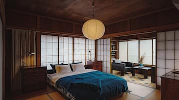 3 bedrooms, desk, WiFi, bed sheets