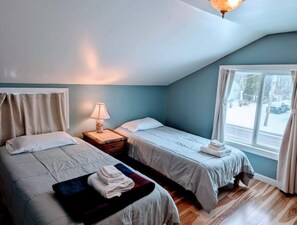 3 chambres, fer et planche à repasser, Wi-Fi, draps fournis