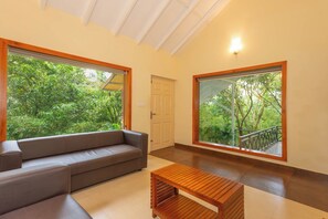 Villa Supérieure, 2 chambres, piscine privée, vue cour intérieure | Coin séjour