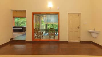 Villa superior, 2 habitaciones, piscina privada, vistas al patio | Caja fuerte, mobiliario individual, cortinas opacas