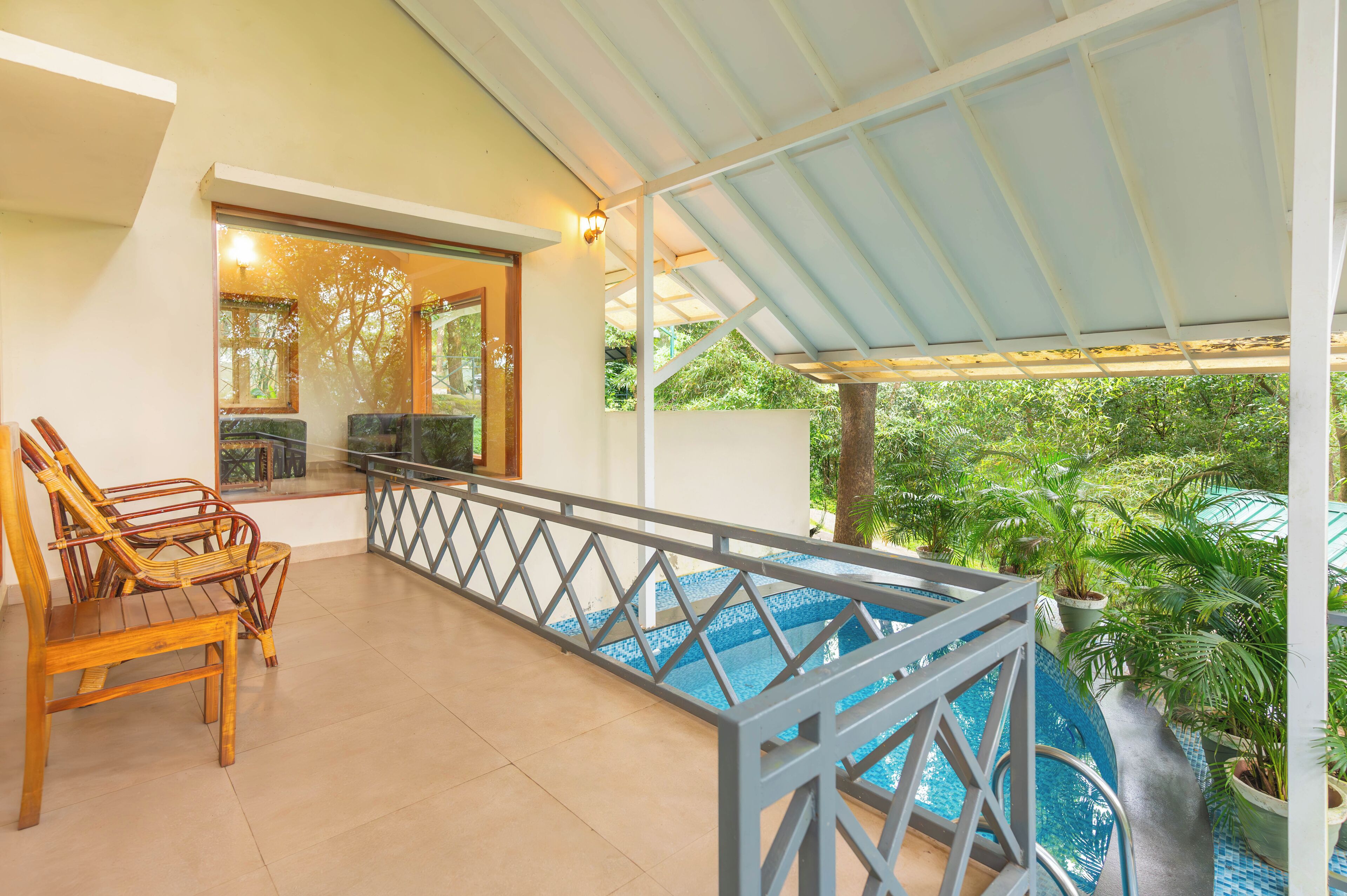 Superior villa, 2 hálószobával, privát medence, kilátással az udvarra | Széf a szobában, egyedi berendezés és sötétítőfüggöny