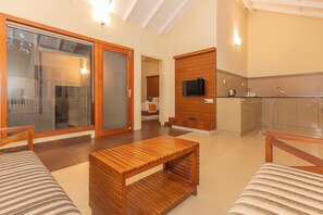 Premium-Villa, 2 Schlafzimmer, Klimaanlage, Gartenblick | Zimmersafe, individuell eingerichtet, Verdunkelungsvorhänge